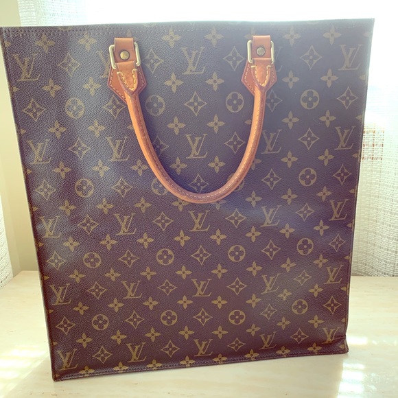 Louis Vuitton Handbags - Special Price only today 🎊